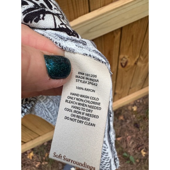 Soft Surroundings Dress XS Black White Print 3/4 Sleeve‎ Wooden Buttons - Picture 8 of 9